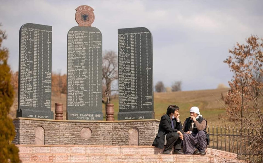 Lavdi përjetë martirëve të lirisë në Izbicë dhe Podujevë